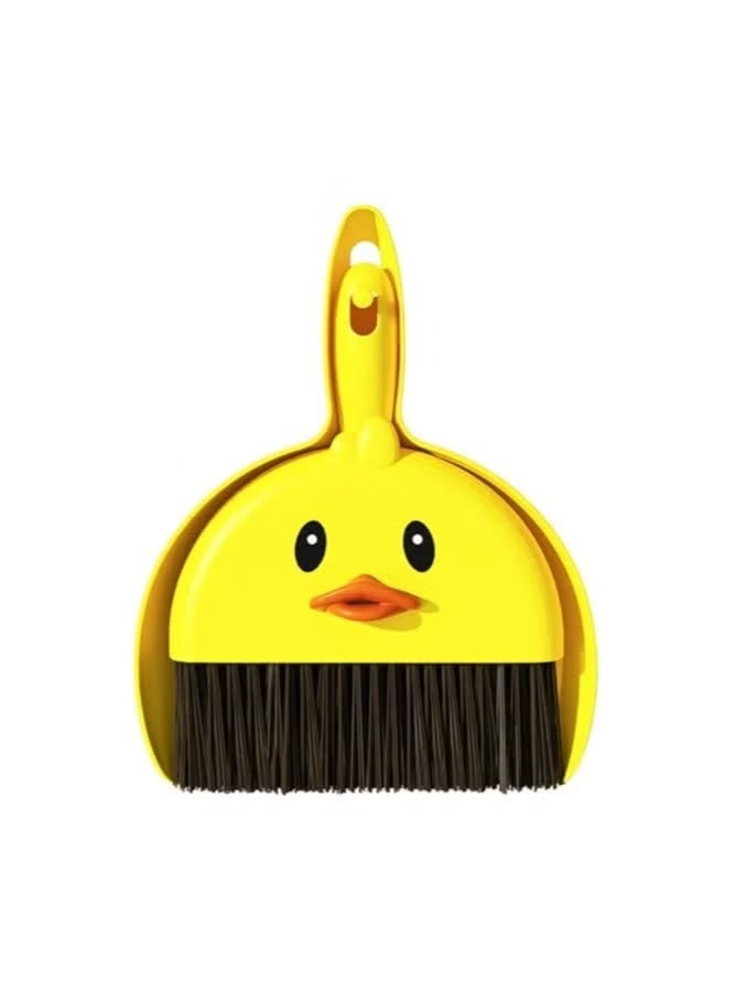 مكنسبة و جاروف صغير بلاستيك يدوية بشعيرات ناعمة قطعة فنية لتنظيف لوحة المفاتيح برسوم كرتونية وسطح المكتب ومن أدوات المطبخ والمكتب والسيارة ومخلفات الحيوانات الأليفة - جاروف ميني شكل بطوط -جاروف لتنظيف كيبورد الاب توب - جاروف ميني لتنظيف السيارة -مقشة وجاروف صغير -مقشة وجاروف بتصميم صغير متعدد الاستخدامات، مقشة صغيرة بتصميم كرتوني على شكل بطة صفراء للاطفال لتنظيف سطح الترابيزة - Image 2